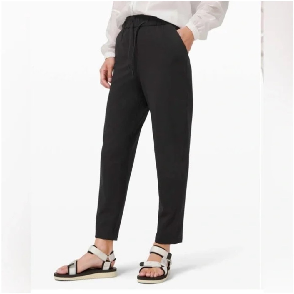 Lululemon “Keep Moving” 7/8 pants